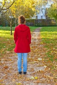 jeune femme de dos square